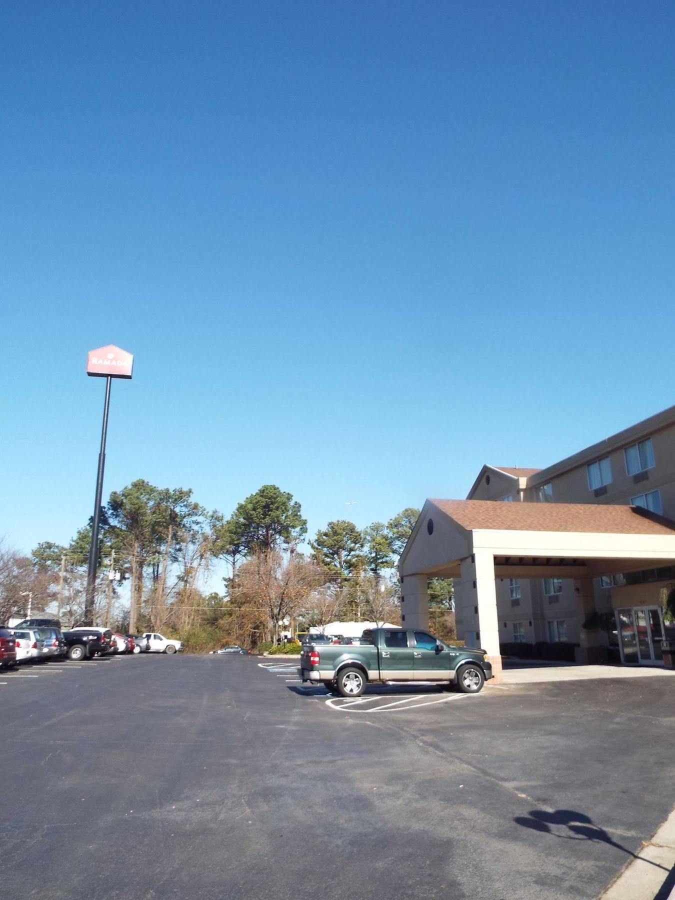 Quality Suites Atlanta Airport East Форест Парк Екстериор снимка